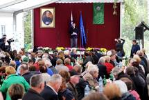 9. 10. 2022, Slom – Predsednik Republike Slovenije Borut Pahor se je danes popoldan pred Slomkovo domaijo na Slomu udeleil slavnostne akademije, ki je potekala ob 19. vseslovenskem sreanju kmetov na Ponikvi in Slomu (Daniel Novakovi/STA)